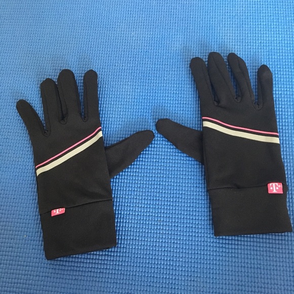 Tmobile Touch Screen Gloves - Picture 1 of 2